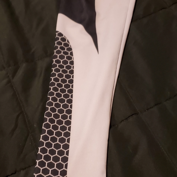 Black & White Geometric Leggings, M - Picture 5 of 6
